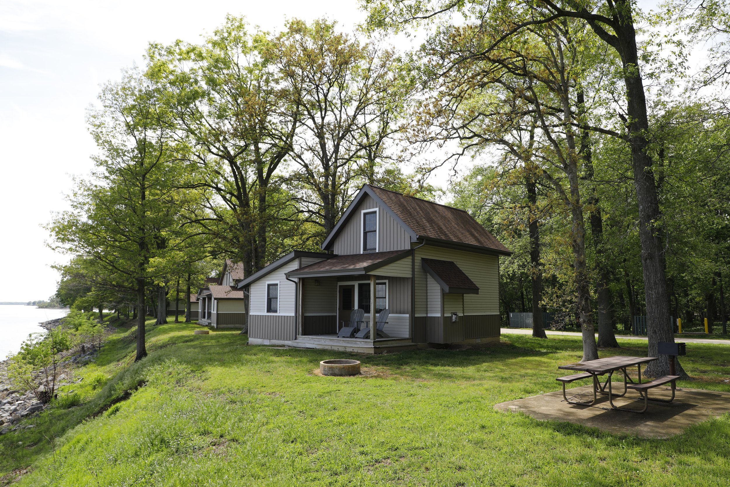 Single lakefront cottage at Carlyle Lake Cottages, Eldon Hazlet State Park