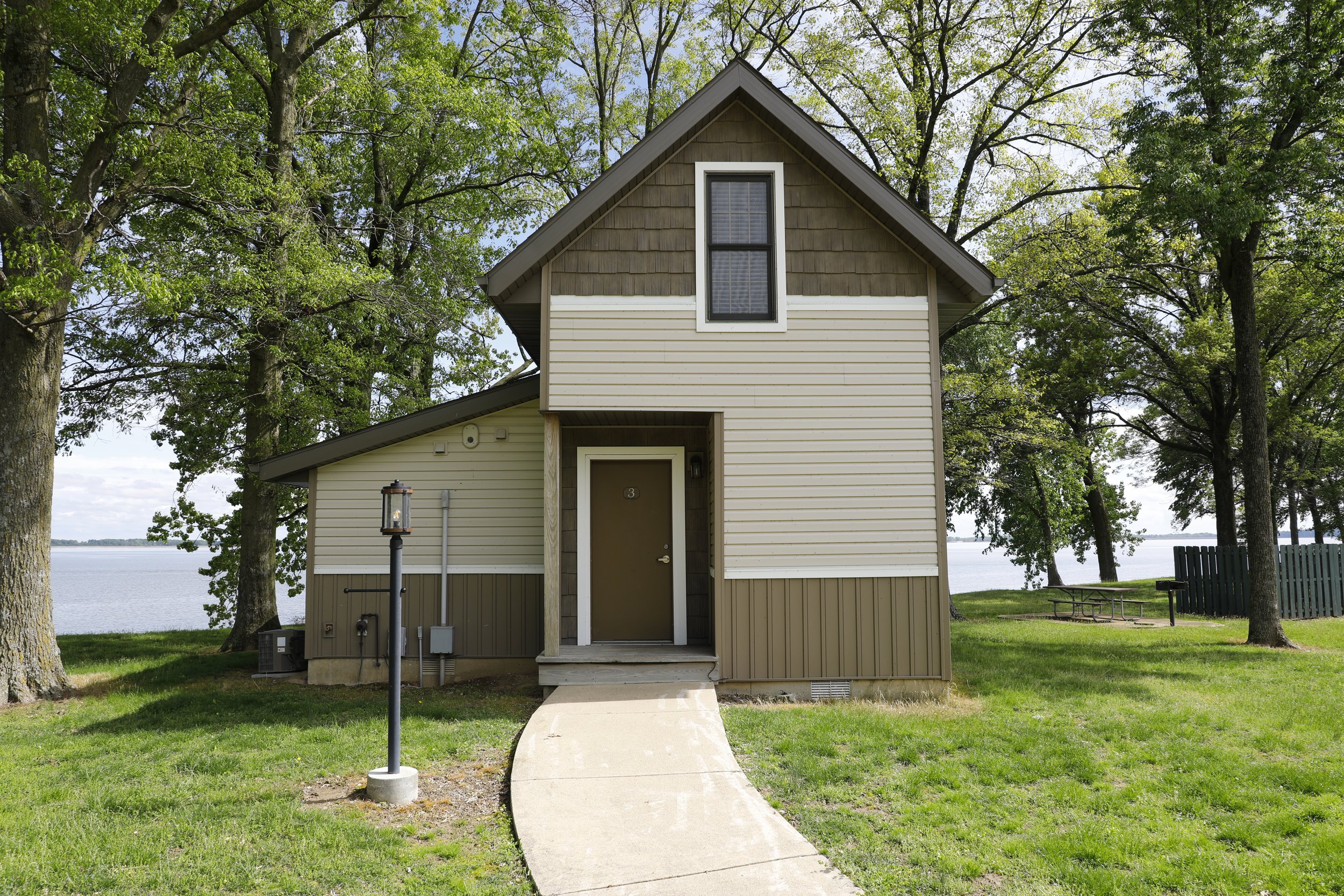 Single lakefront cottage at Carlyle Lake Cottages, Eldon Hazlet State Park