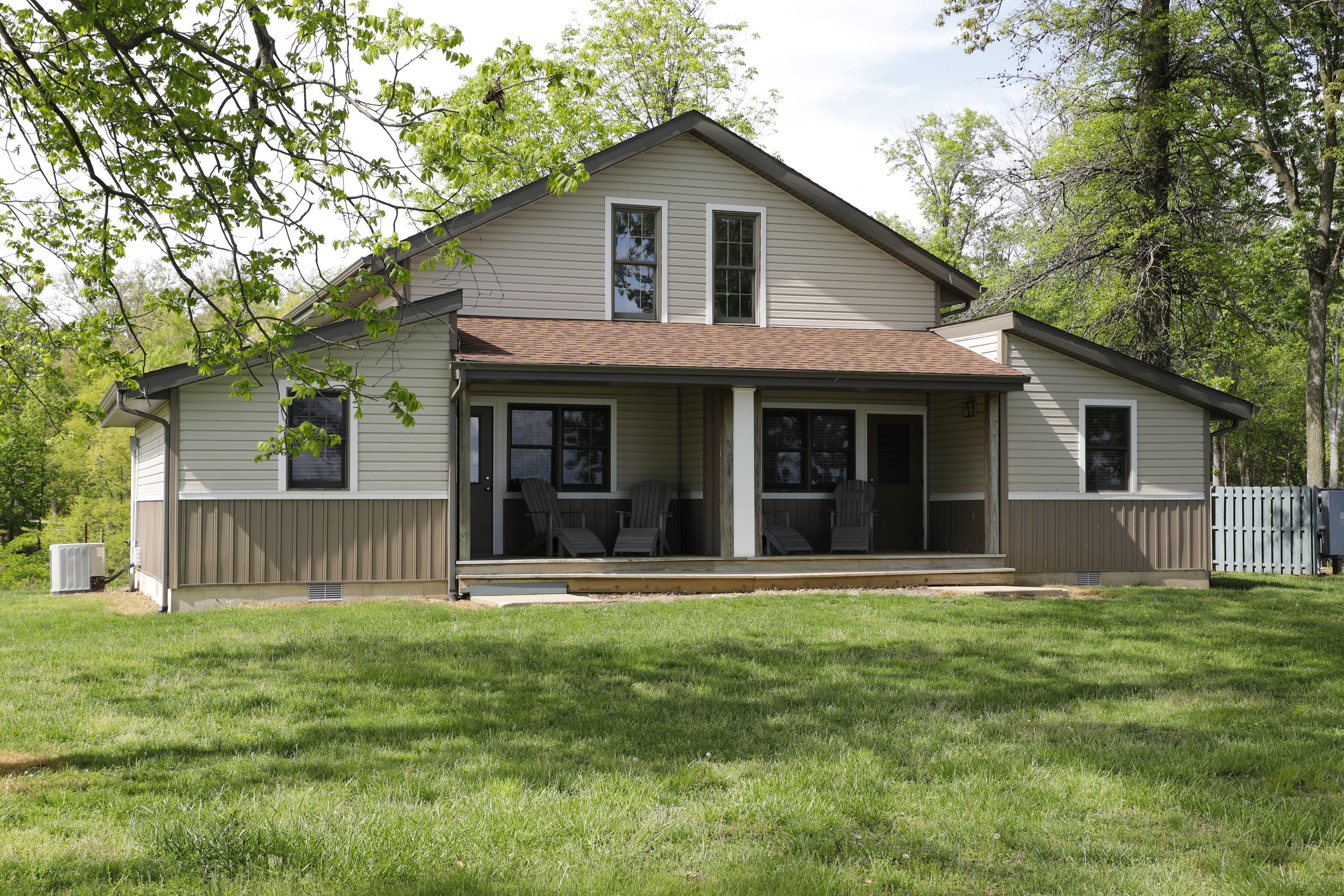 Duplex cottage with side-by-side porches at Carlyle Lake Cottages