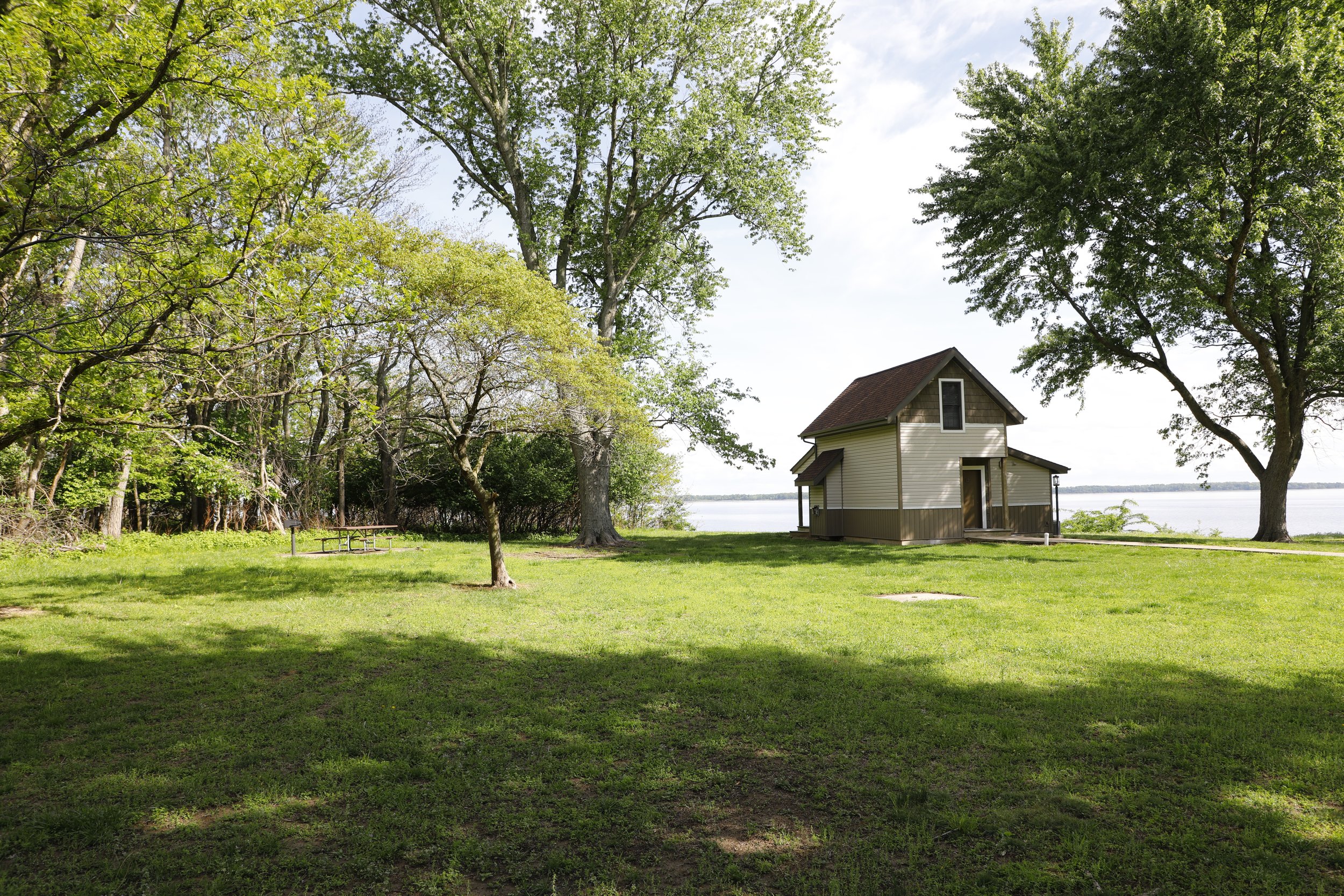 Carlyle Lake Cottages property grounds